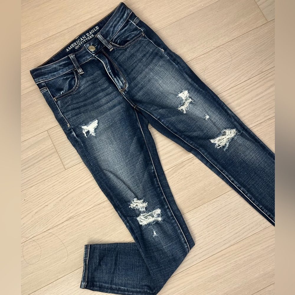 American Eagle 360 super stretched ripped skinny jeans